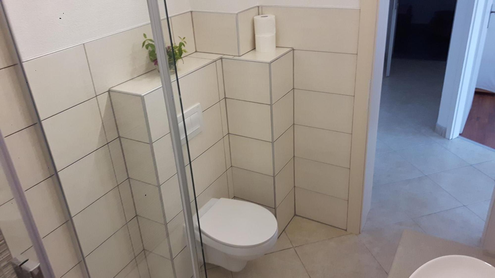 Apartmani Jureta Okrug Gornji Exterior photo