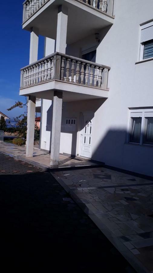 Apartmani Jureta Okrug Gornji Exterior photo